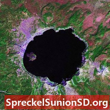 Caldera: Krater, der durch Vulkankollaps oder Explosion entstanden ist