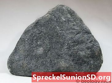 Hromīts: vienīgā hroma metāla minerālā rūda