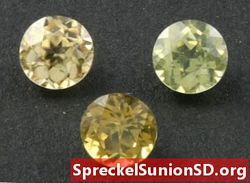 金绿石：一种名为猫眼和变石的宝石矿物