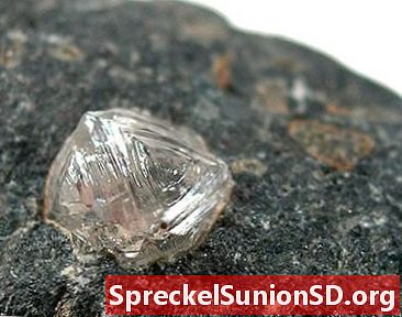 Diamant: Ett pärlemineral med egenskaper för industriellt bruk