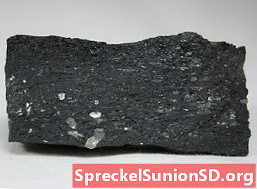 Hornblende ásvány | Felhasználások és tulajdonságok
