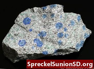 K2 Granite: un granito bianco con azzurrite - AKA K2 Jasper