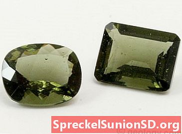 Moldavite - Um material de gema verde formado por um impacto de asteróide.