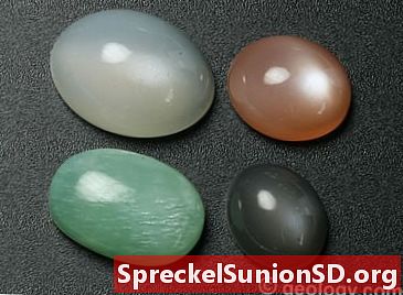Лунен камък: скъпоценни камъни с бял, сребърен, син или дъгови блясък