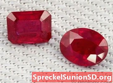 Ruby và Sapphire: Đá quý của Khoáng sản Corundum