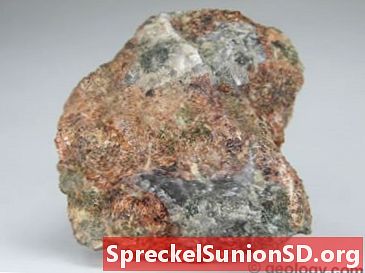 矽卡岩（Skarn）：被热化学活性流体蚀变的岩石