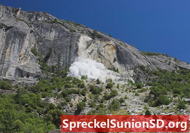 Veľkolepý rockfall a Debris Lavina v národnom parku Yosemite