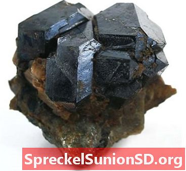 Uraninit: Radioaktivni mineral in ruda urana