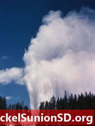 Най-висок гейзер в света | Гейзер на параход в Национален парк Йелоустоун